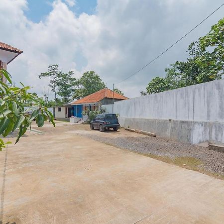 Отель Reddoorz Syariah @ Tambak Mekar Street Subang Djalantjagak Экстерьер фото
