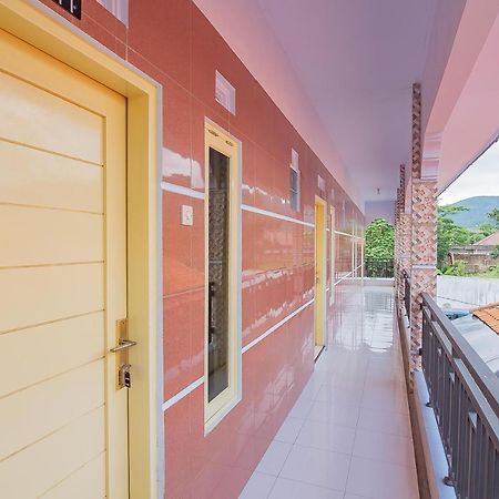 Отель Reddoorz Syariah @ Tambak Mekar Street Subang Djalantjagak Экстерьер фото