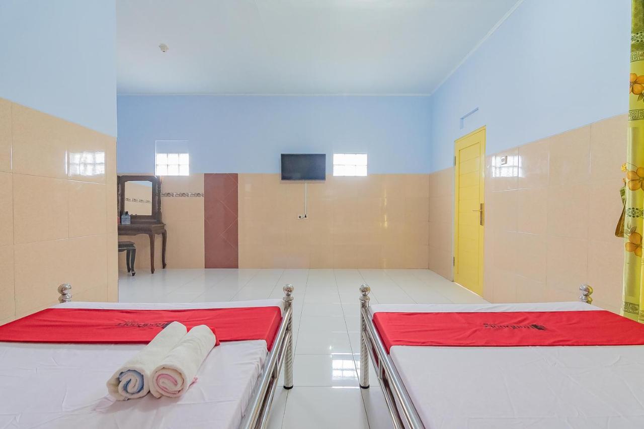 Отель Reddoorz Syariah @ Tambak Mekar Street Subang Djalantjagak Экстерьер фото