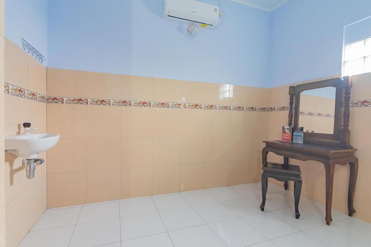 Отель Reddoorz Syariah @ Tambak Mekar Street Subang Djalantjagak Экстерьер фото