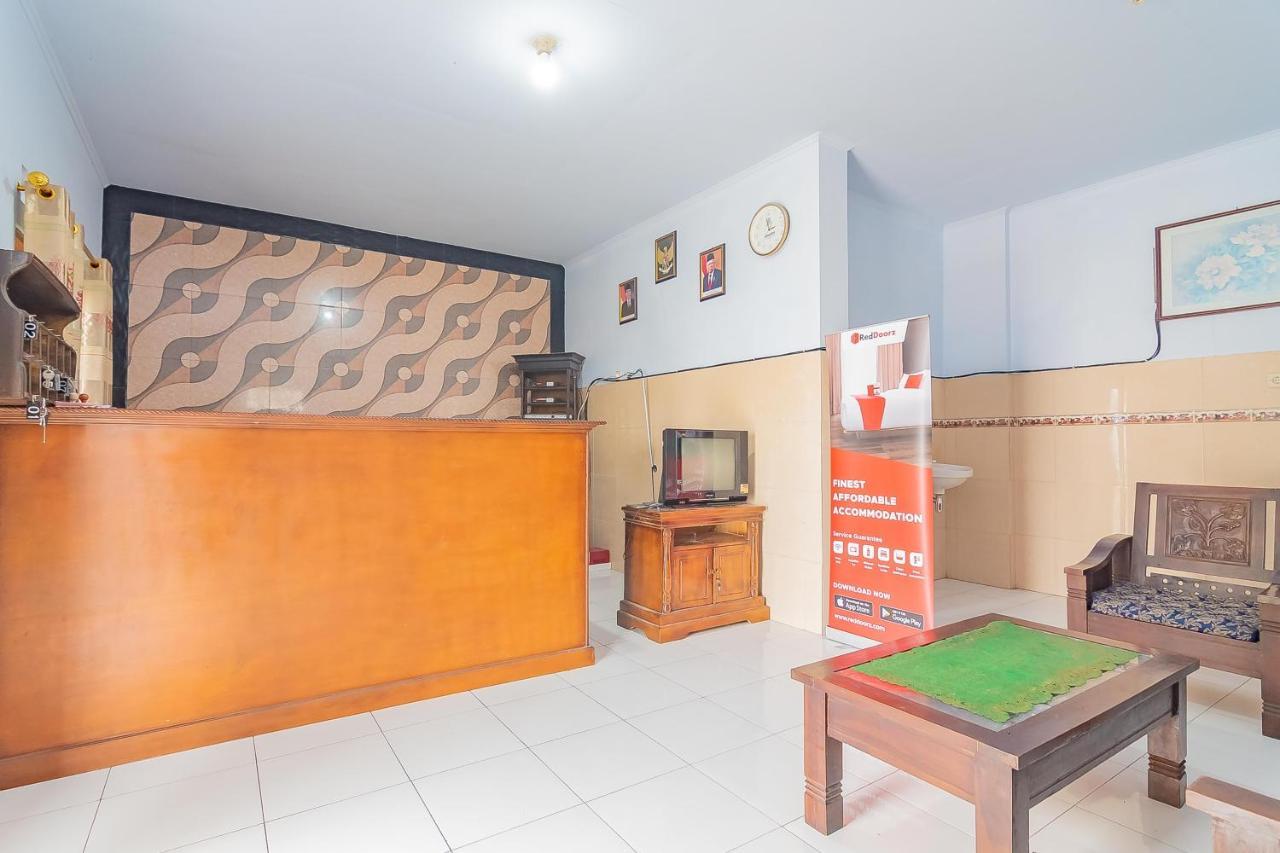 Отель Reddoorz Syariah @ Tambak Mekar Street Subang Djalantjagak Экстерьер фото