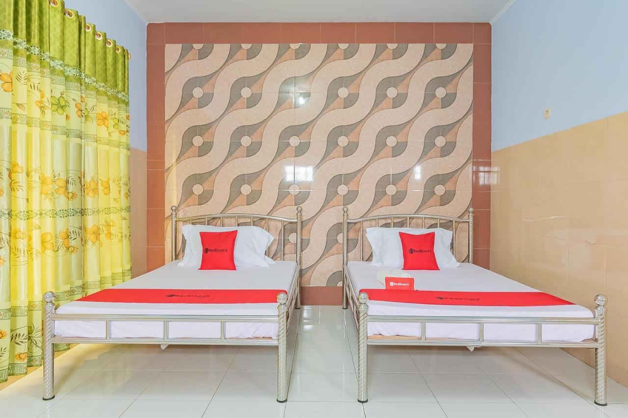 Отель Reddoorz Syariah @ Tambak Mekar Street Subang Djalantjagak Экстерьер фото